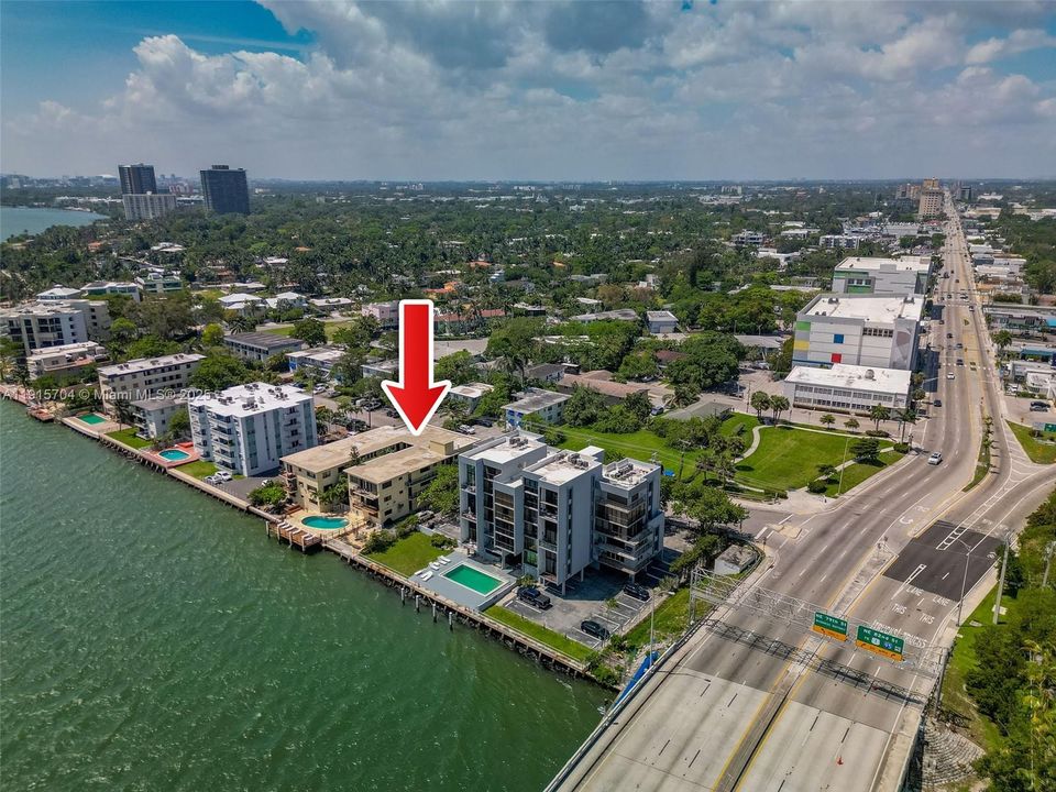 En Venta: $350,000 (2 camas, 2 baños, 941 Pies cuadrados)