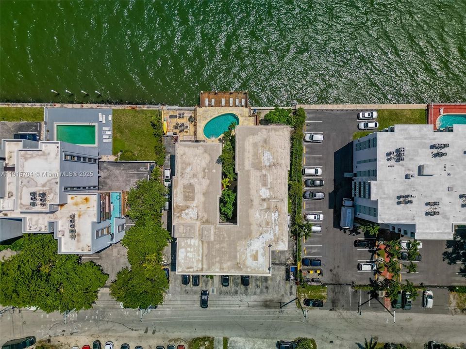 En Venta: $350,000 (2 camas, 2 baños, 941 Pies cuadrados)
