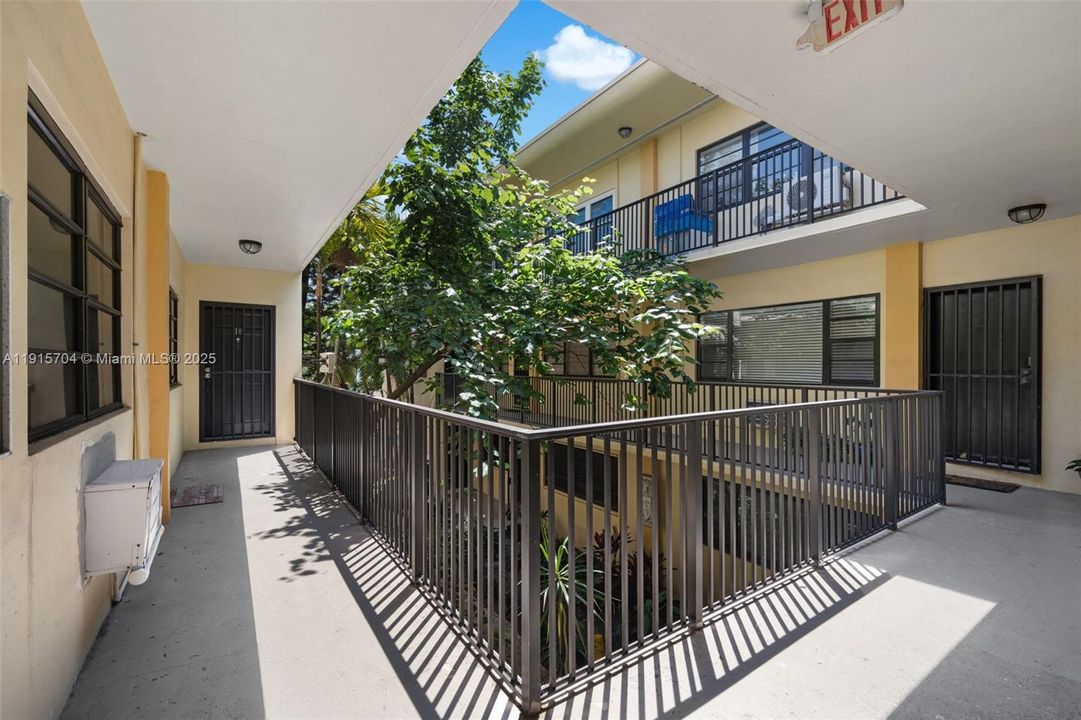 En Venta: $350,000 (2 camas, 2 baños, 941 Pies cuadrados)