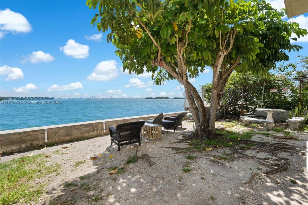 En Venta: $350,000 (2 camas, 2 baños, 941 Pies cuadrados)