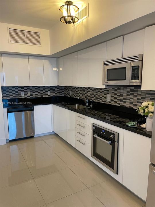 En Venta: $425,000 (1 camas, 1 baños, 764 Pies cuadrados)