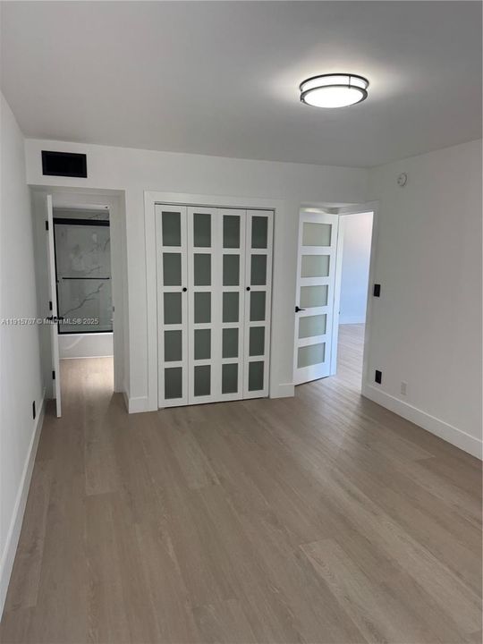 Active With Contract: $1,875 (1 beds, 1 baths, 898 Square Feet)