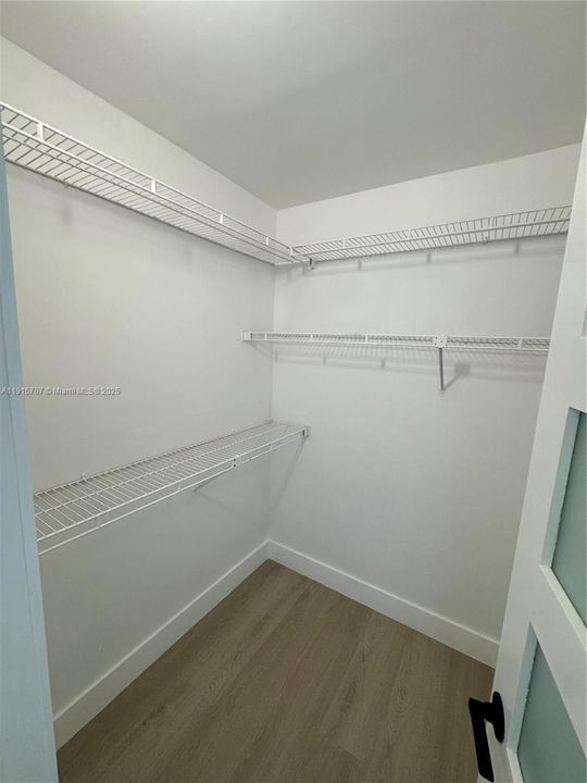 Active With Contract: $1,875 (1 beds, 1 baths, 898 Square Feet)