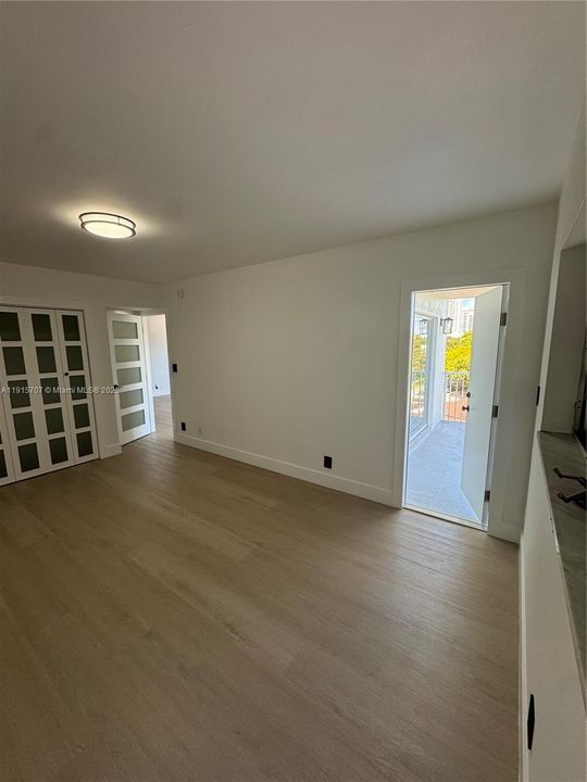 Active With Contract: $1,875 (1 beds, 1 baths, 898 Square Feet)