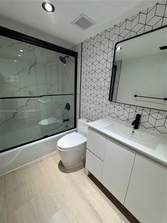 Active With Contract: $1,875 (1 beds, 1 baths, 898 Square Feet)