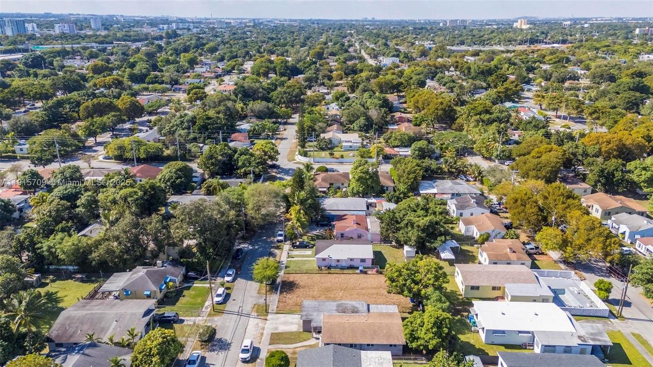 待售: $319,900 (0.13 acres)