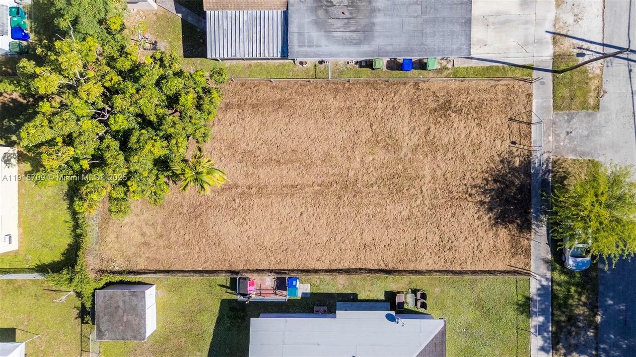 待售: $319,900 (0.13 acres)