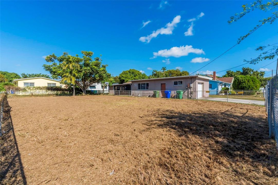 待售: $319,900 (0.13 acres)