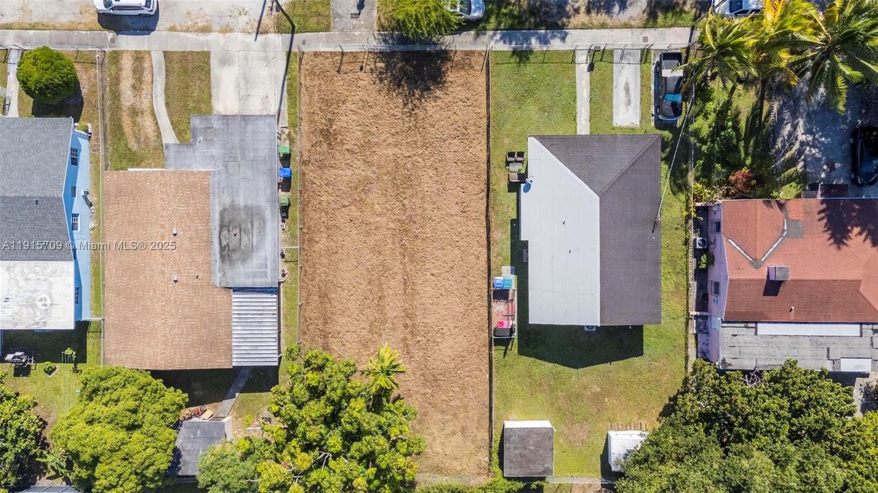 待售: $319,900 (0.13 acres)