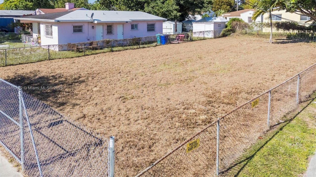 待售: $319,900 (0.13 acres)