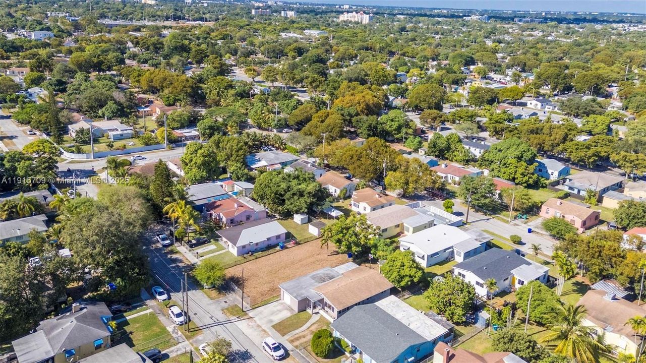 待售: $319,900 (0.13 acres)