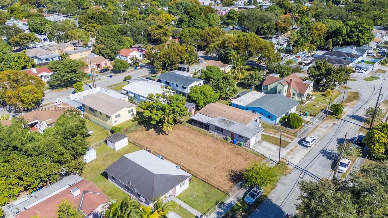 待售: $319,900 (0.13 acres)