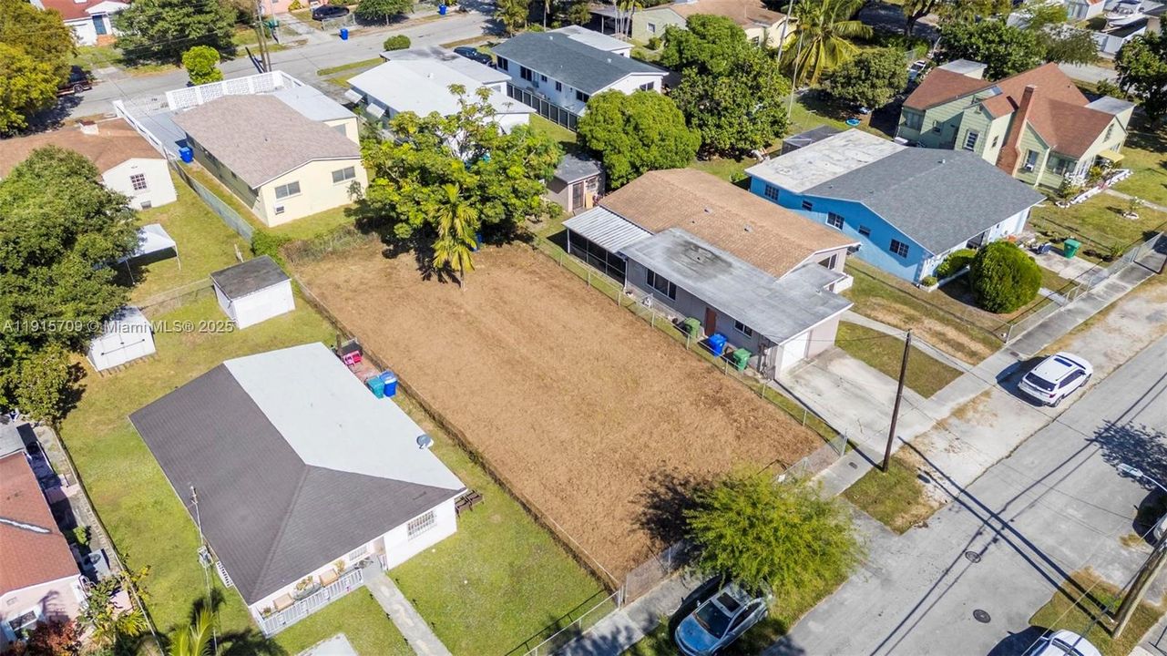 待售: $319,900 (0.13 acres)