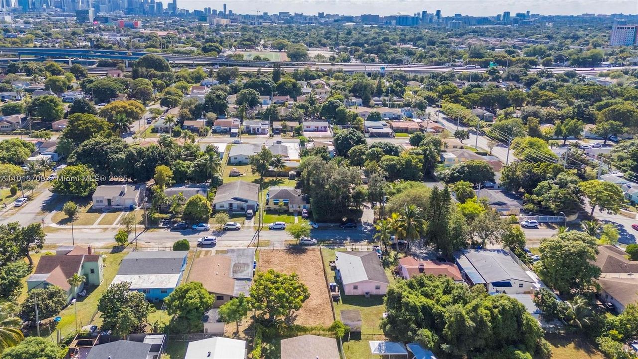 待售: $319,900 (0.13 acres)