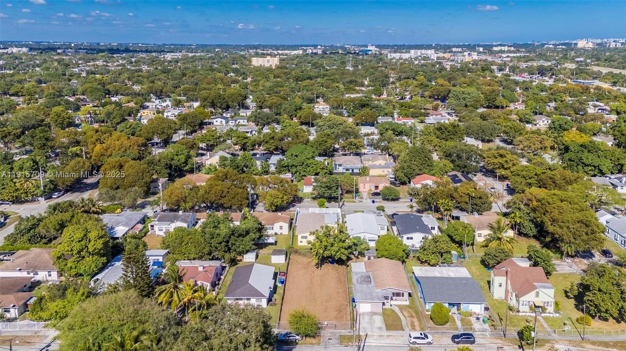 待售: $319,900 (0.13 acres)