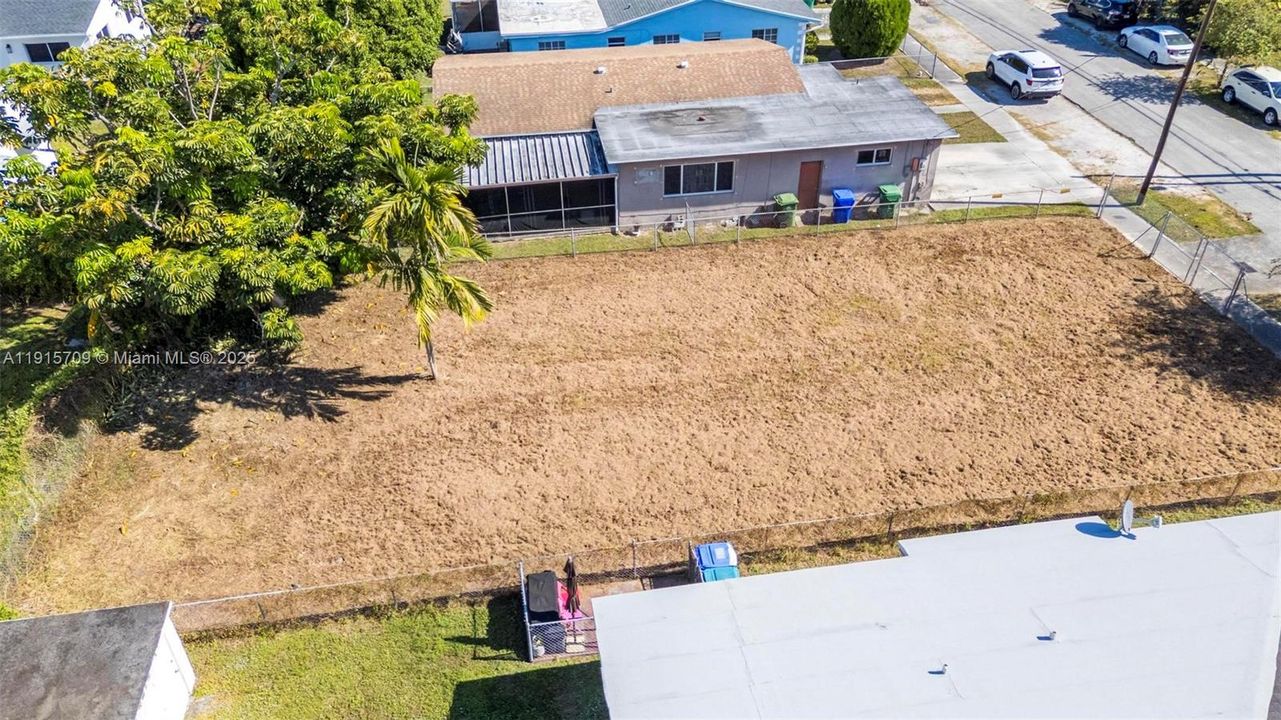 待售: $319,900 (0.13 acres)