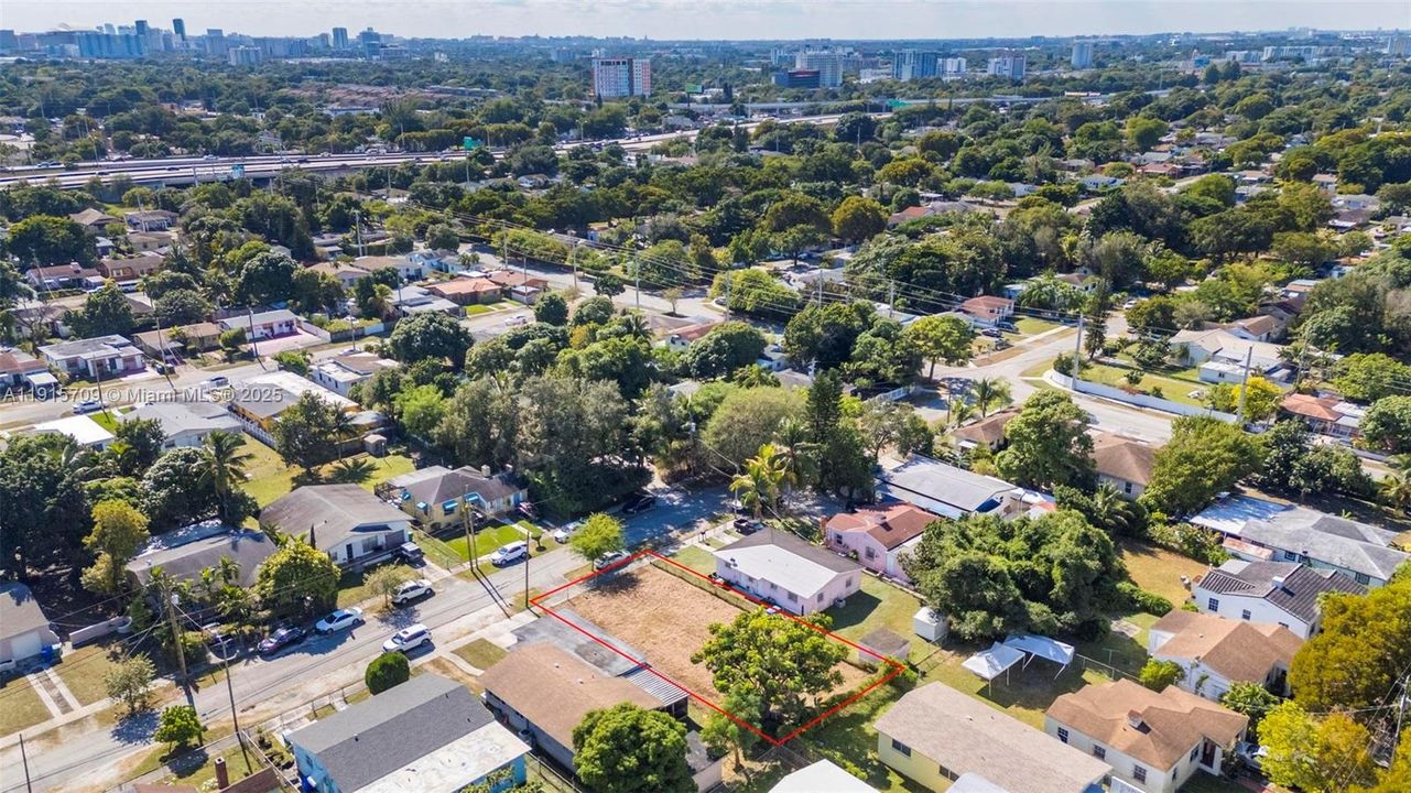 待售: $319,900 (0.13 acres)