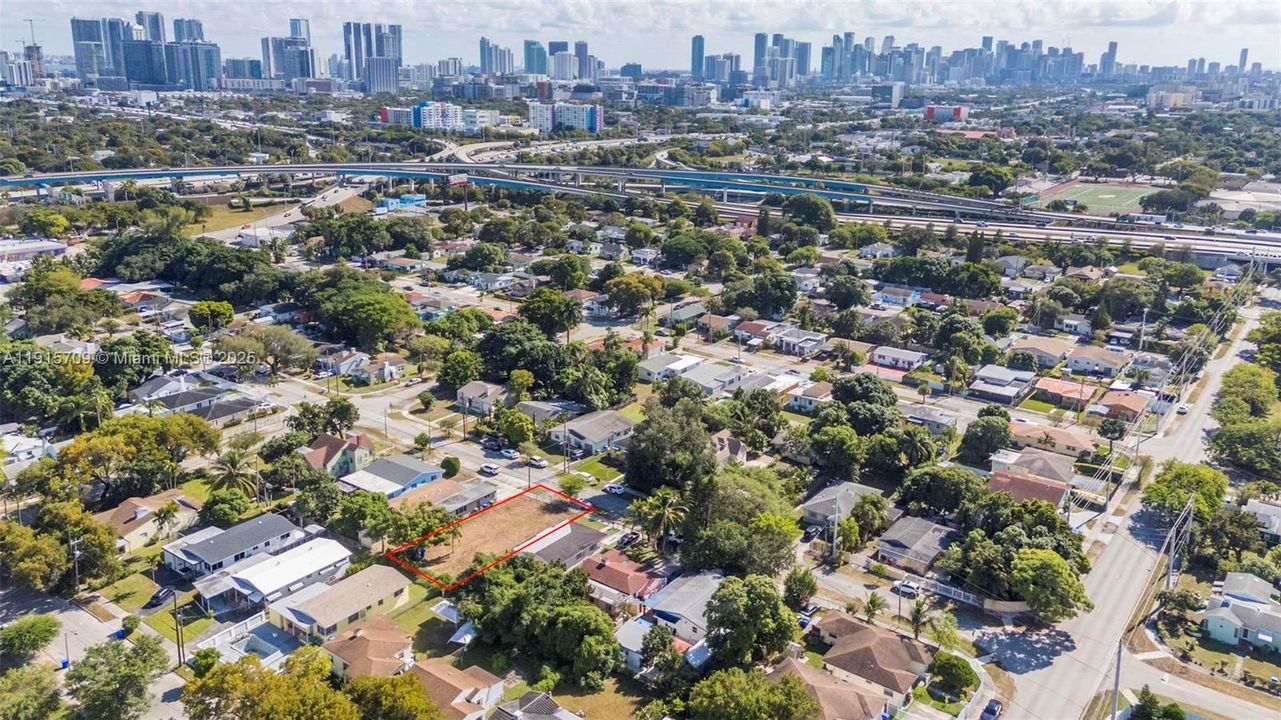 待售: $319,900 (0.13 acres)