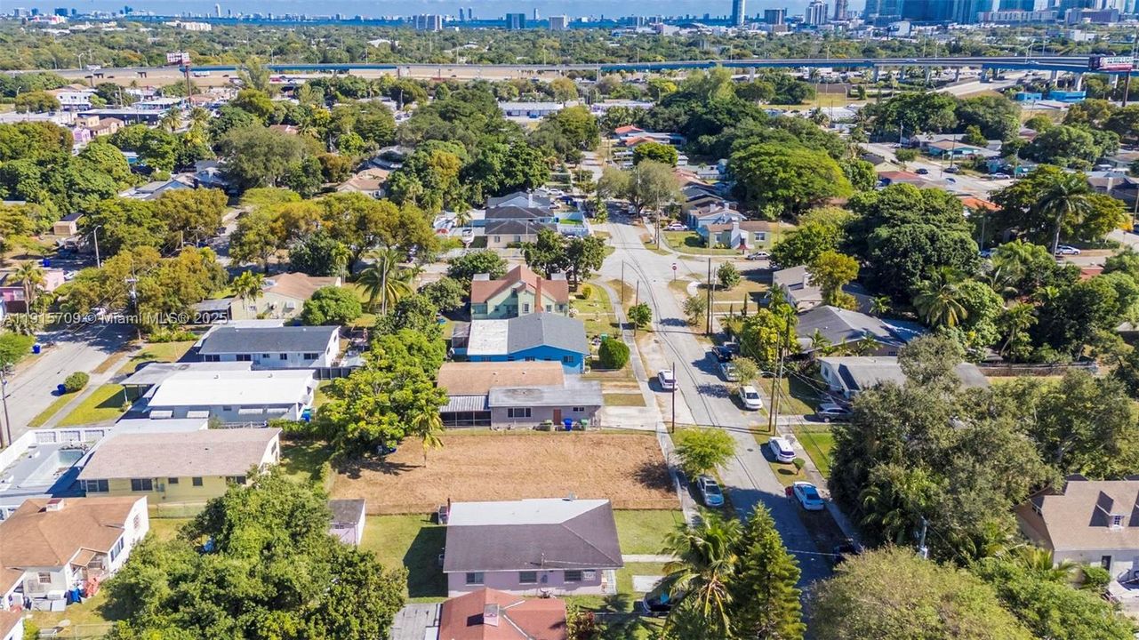 待售: $319,900 (0.13 acres)