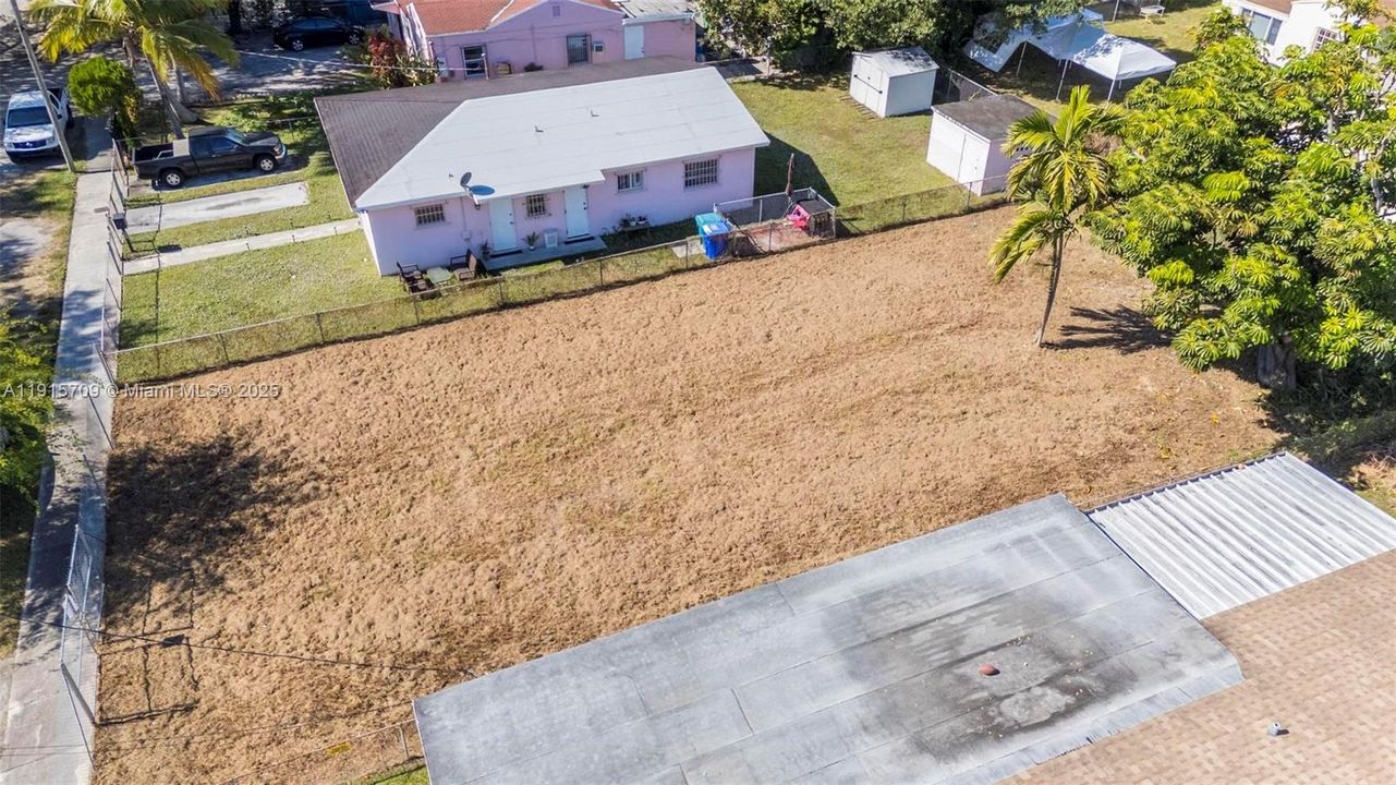 待售: $319,900 (0.13 acres)