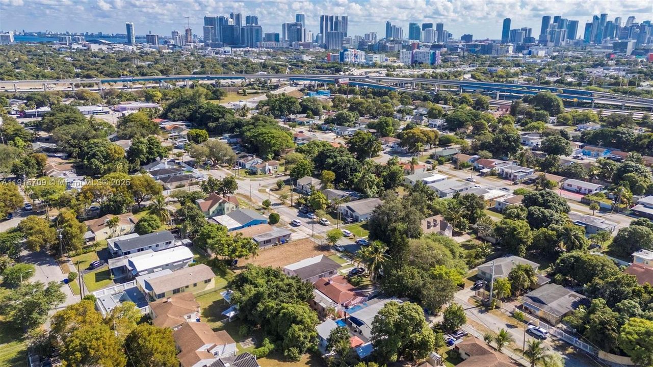 待售: $319,900 (0.13 acres)