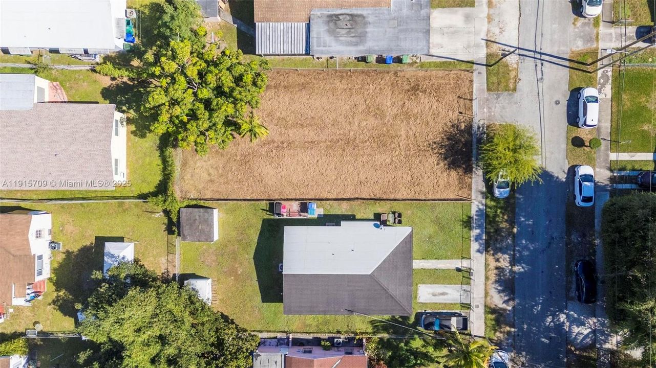 待售: $319,900 (0.13 acres)