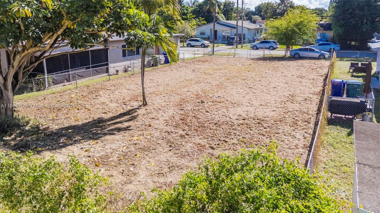 待售: $319,900 (0.13 acres)