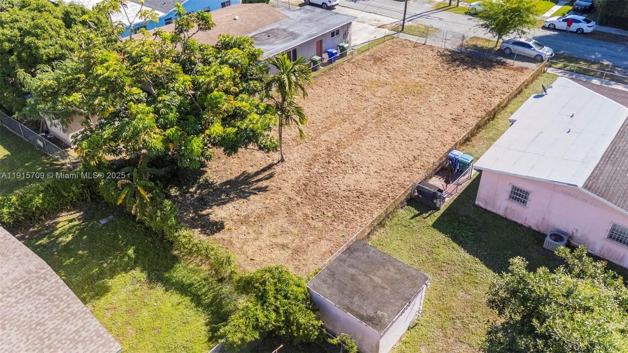 待售: $319,900 (0.13 acres)