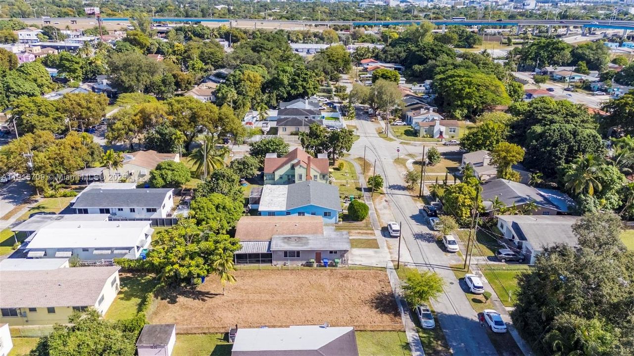 待售: $319,900 (0.13 acres)