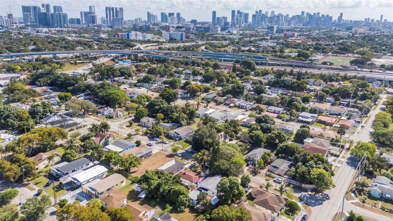 待售: $319,900 (0.13 acres)