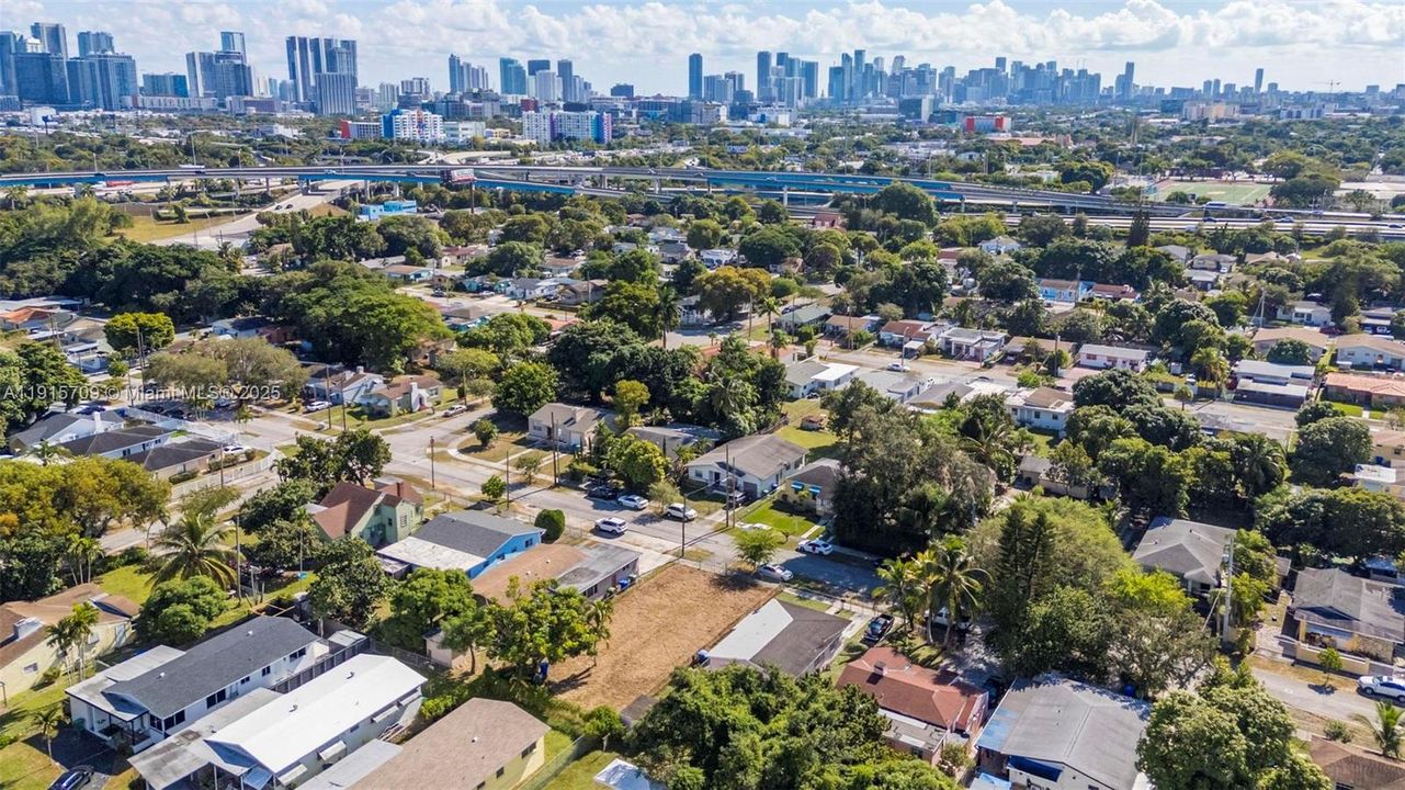 待售: $319,900 (0.13 acres)