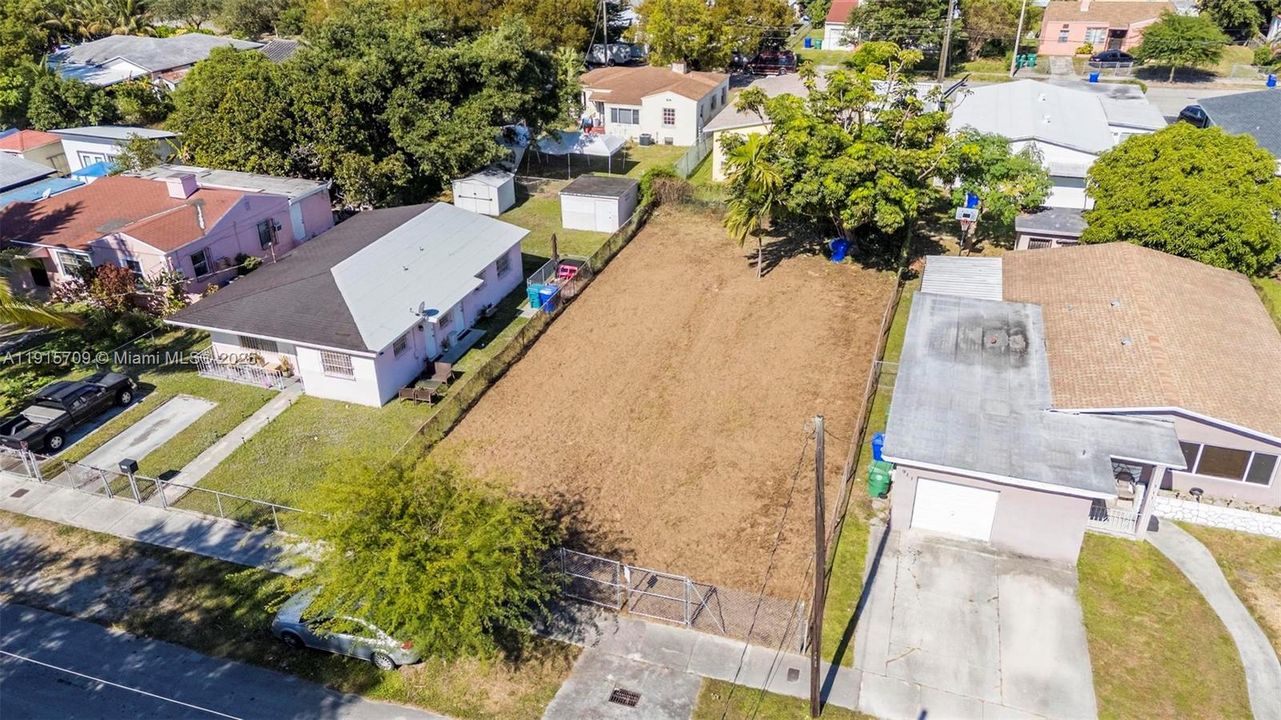 待售: $319,900 (0.13 acres)