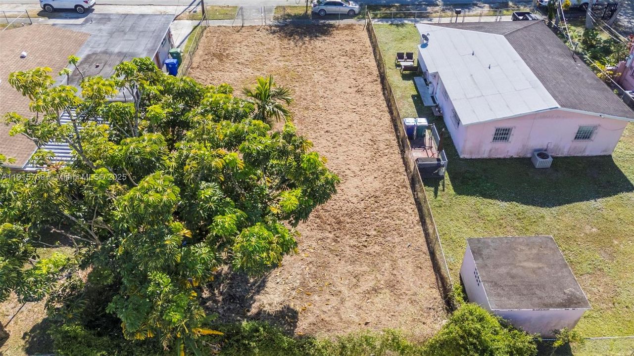 待售: $319,900 (0.13 acres)