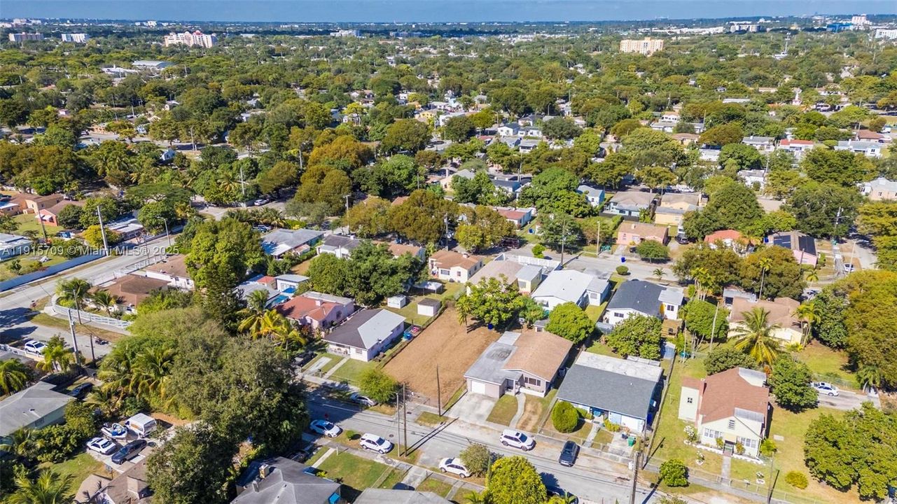 待售: $319,900 (0.13 acres)