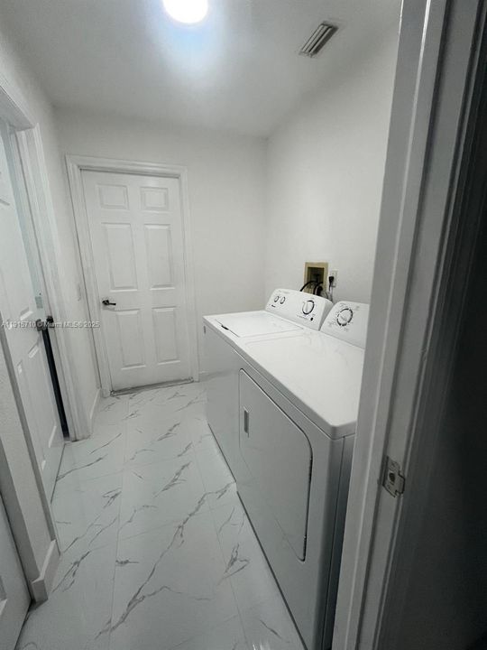 出租: $2,000 (3 贝兹, 2 浴室, 0 平方英尺)