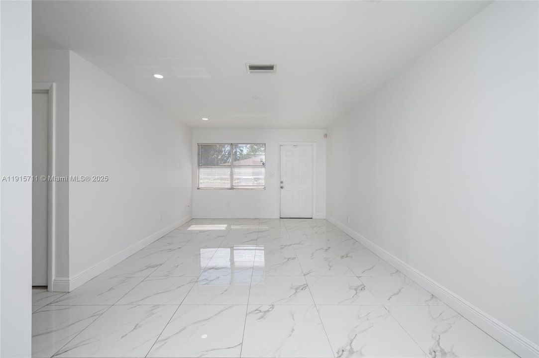 For Sale: $179,900 (2 beds, 1 baths, 790 Square Feet)