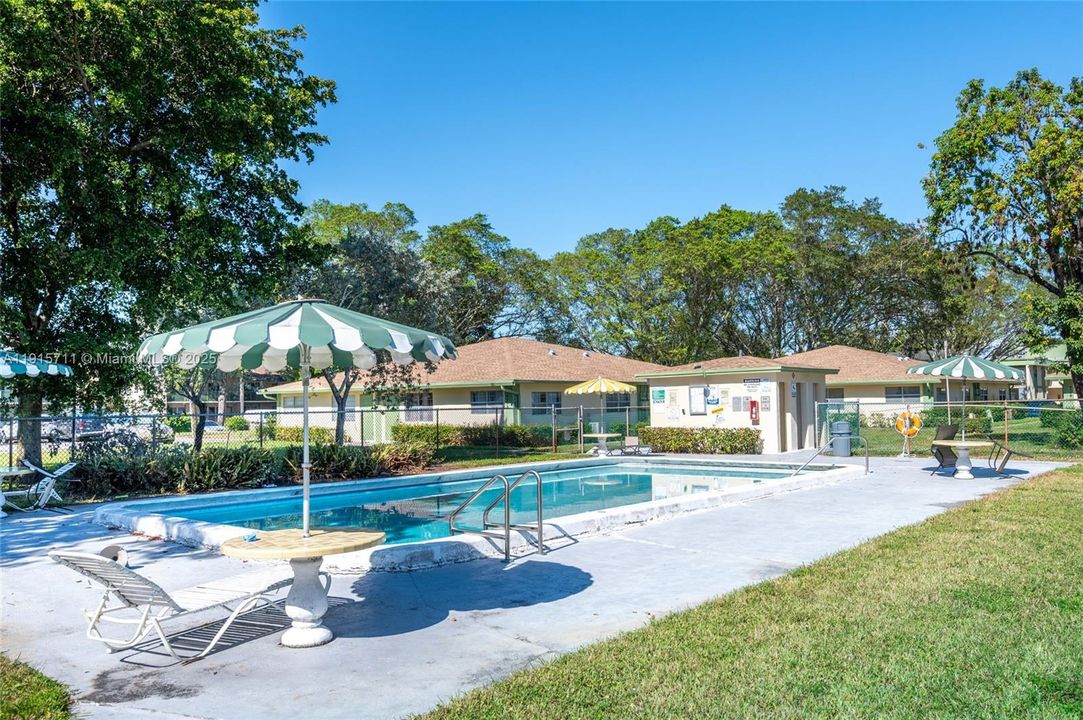 For Sale: $179,900 (2 beds, 1 baths, 790 Square Feet)