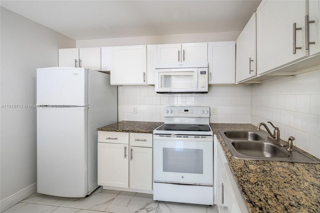 For Sale: $179,900 (2 beds, 1 baths, 790 Square Feet)