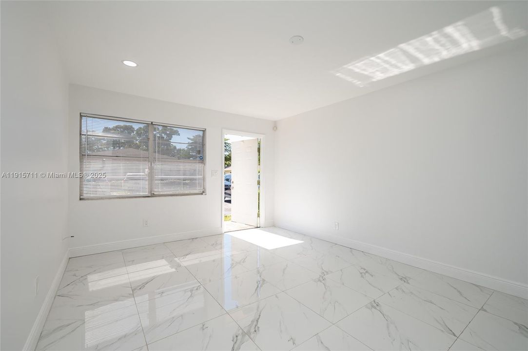 For Sale: $179,900 (2 beds, 1 baths, 790 Square Feet)