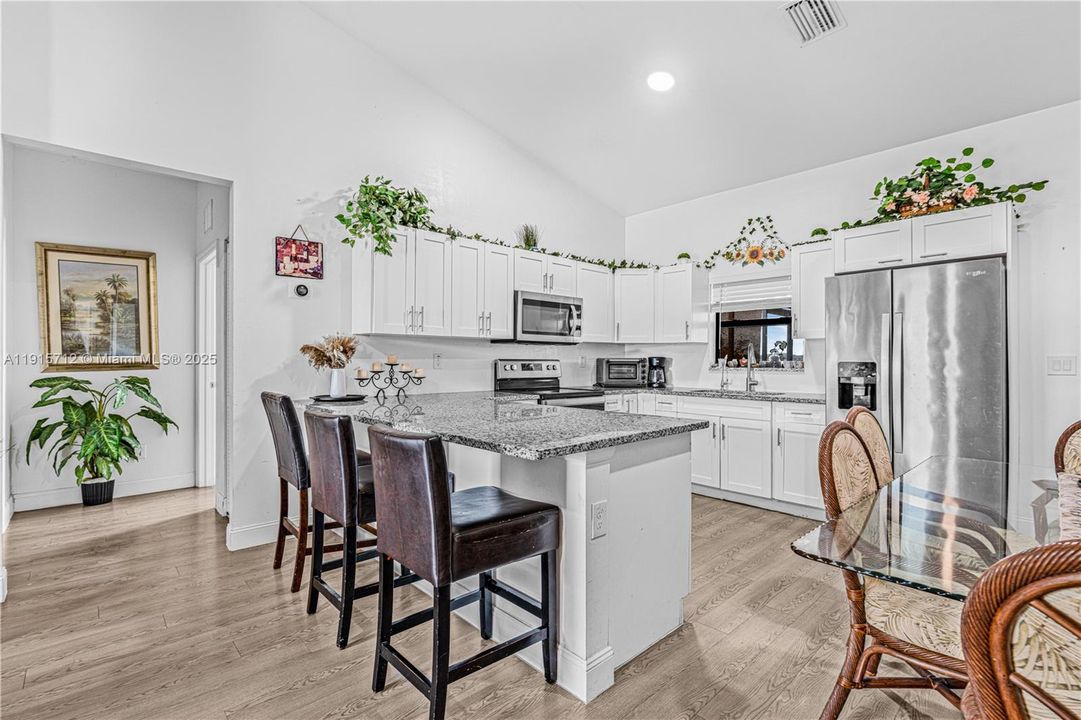 待售: $325,000 (4 贝兹, 2 浴室, 0 平方英尺)