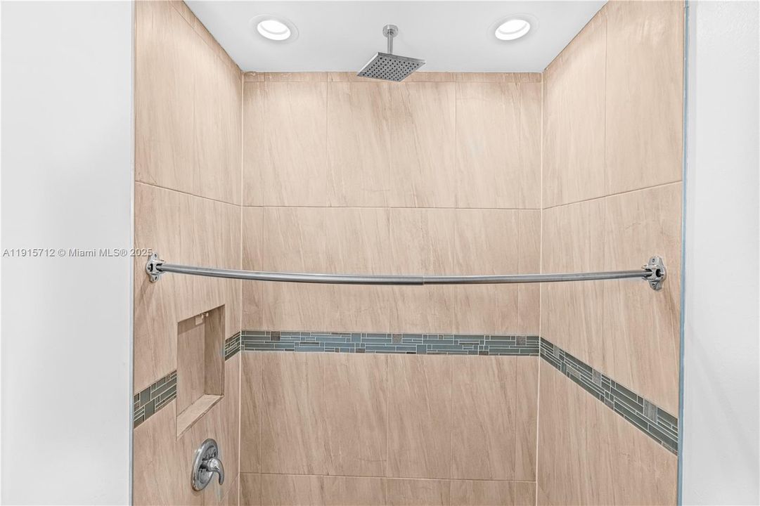 待售: $325,000 (4 贝兹, 2 浴室, 0 平方英尺)