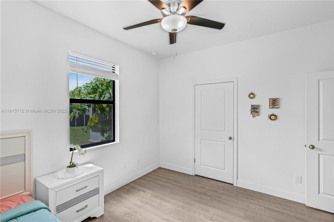 待售: $325,000 (4 贝兹, 2 浴室, 0 平方英尺)