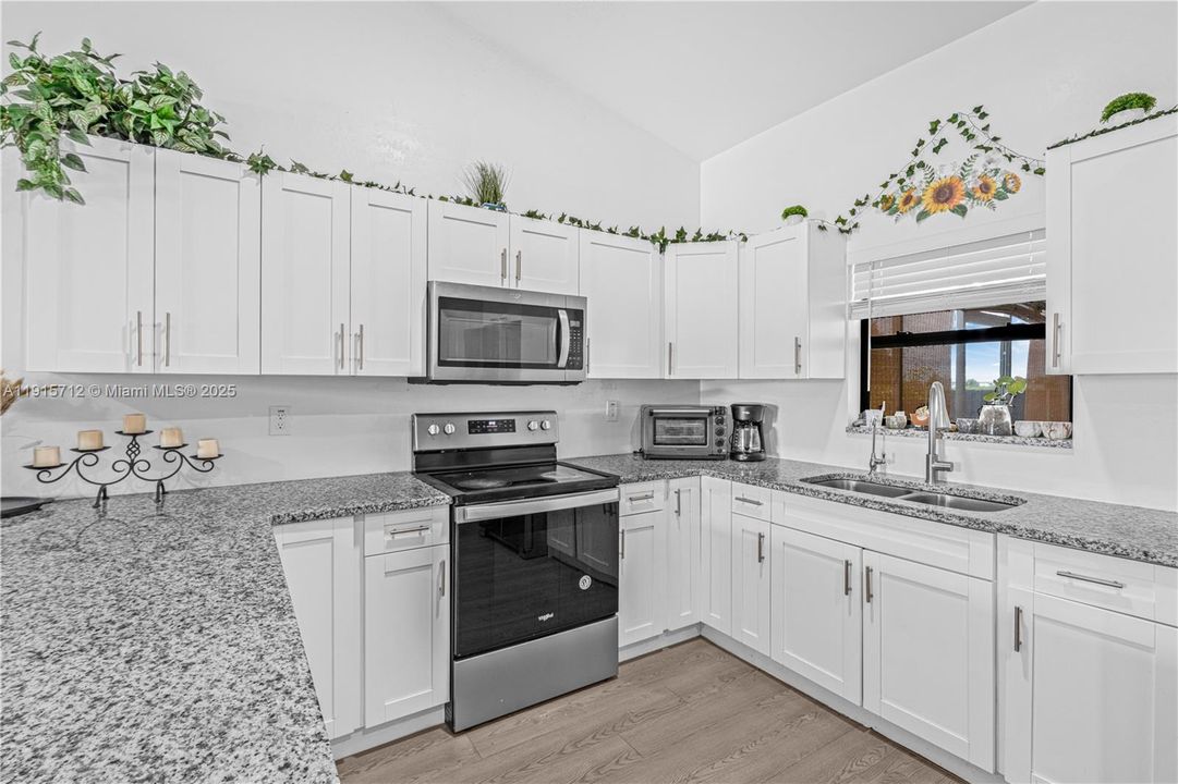 待售: $325,000 (4 贝兹, 2 浴室, 0 平方英尺)