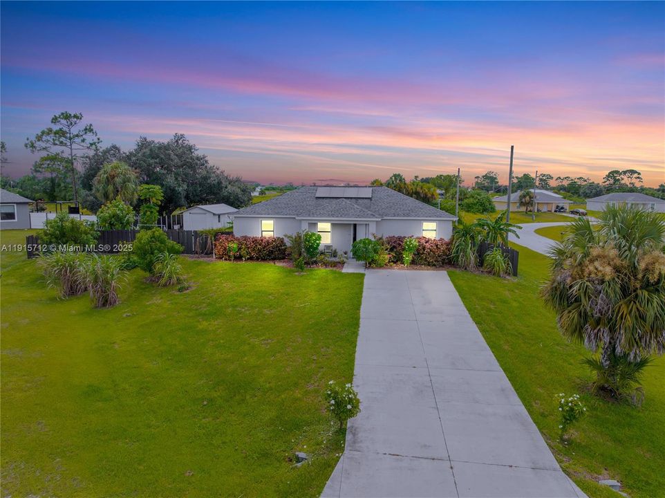 待售: $325,000 (4 贝兹, 2 浴室, 0 平方英尺)