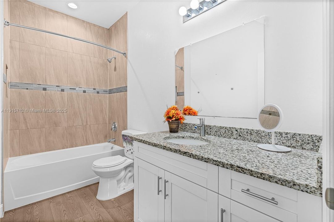 待售: $325,000 (4 贝兹, 2 浴室, 0 平方英尺)