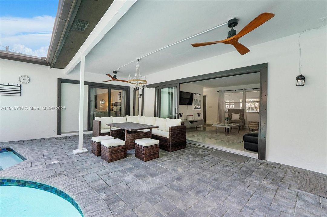 En Venta: $799,000 (4 camas, 2 baños, 1758 Pies cuadrados)