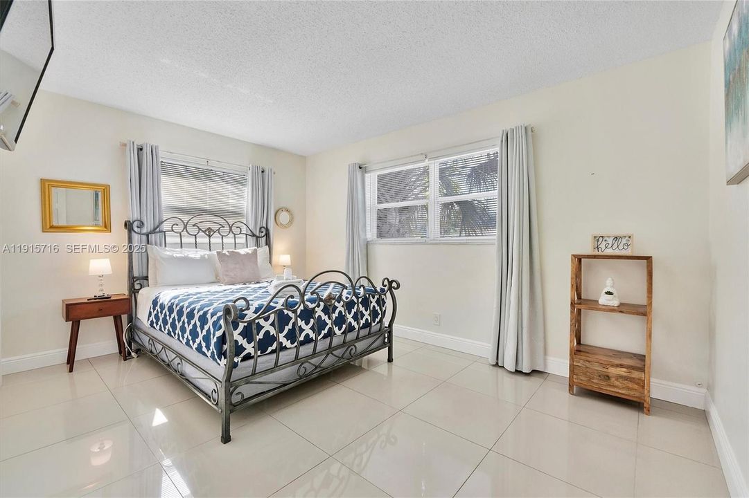 En Venta: $799,000 (4 camas, 2 baños, 1758 Pies cuadrados)