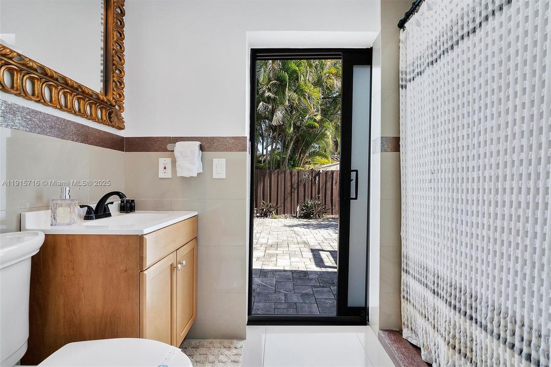 En Venta: $799,000 (4 camas, 2 baños, 1758 Pies cuadrados)