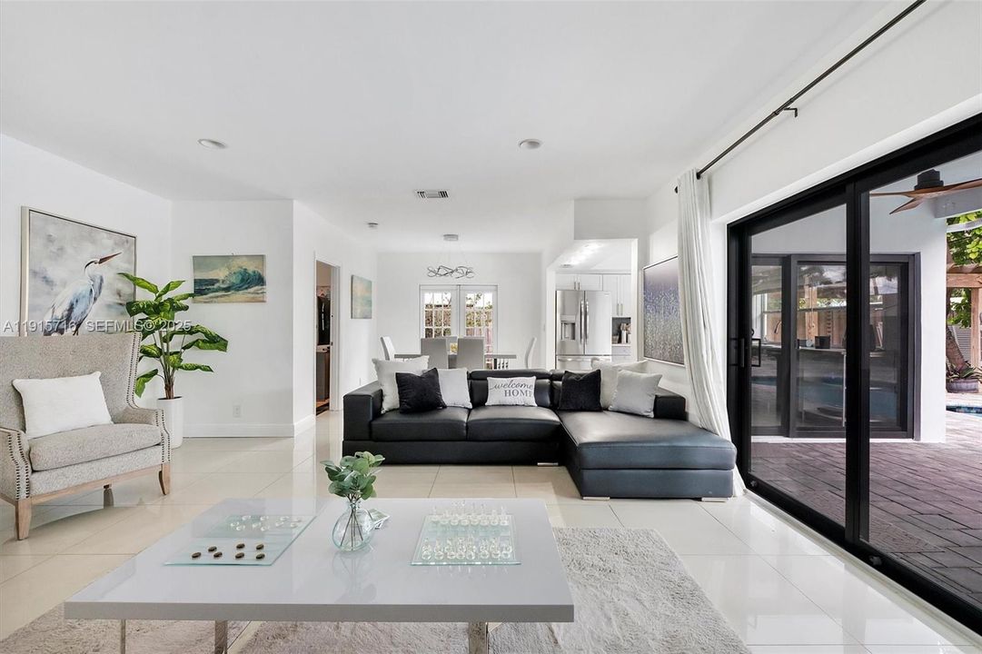 En Venta: $799,000 (4 camas, 2 baños, 1758 Pies cuadrados)