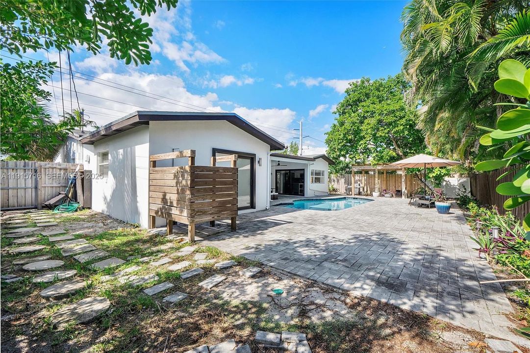 En Venta: $799,000 (4 camas, 2 baños, 1758 Pies cuadrados)